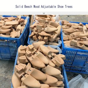 Bulk stock of adjustable solid beech wood shoe trees, natural wooden shoe stretchers for shoe shape maintenance and anti-wrinkle care